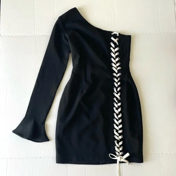 PREM Premonition Elegant Black One-Shoulder Dress with exquisite details - Picture 4 of 14